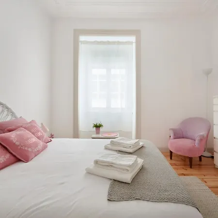 Sunny With Balcony! Apartamento *