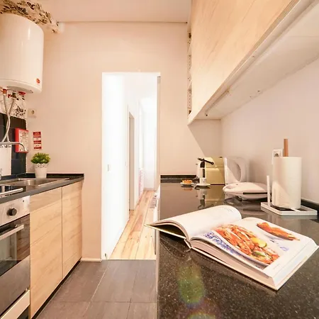 아파트 Sunny With Balcony!