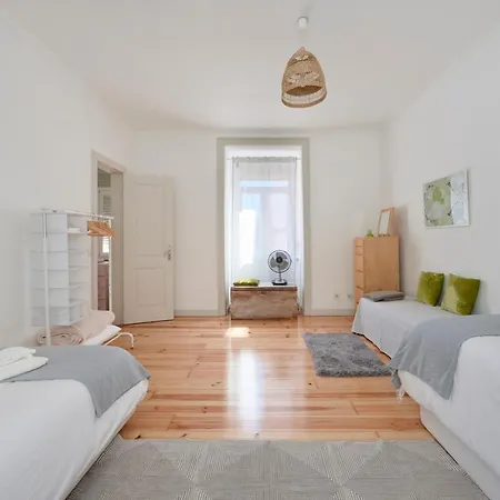 Sunny With Balcony! 아파트