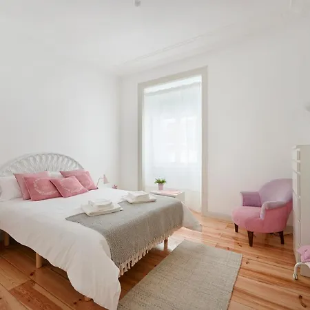 Sunny With Balcony! Apartamento *