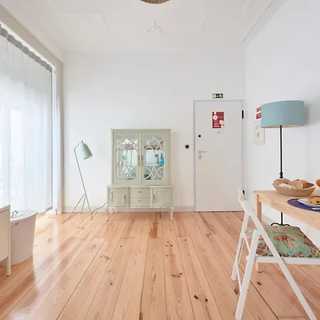 Sunny With Balcony! 리스본