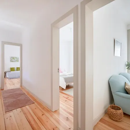 Sunny With Balcony! 아파트 *