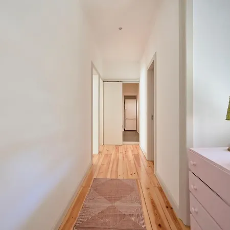 Apartamento Sunny With Balcony!