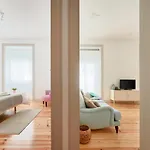 Sunny With Balcony! Διαμέρισμα *